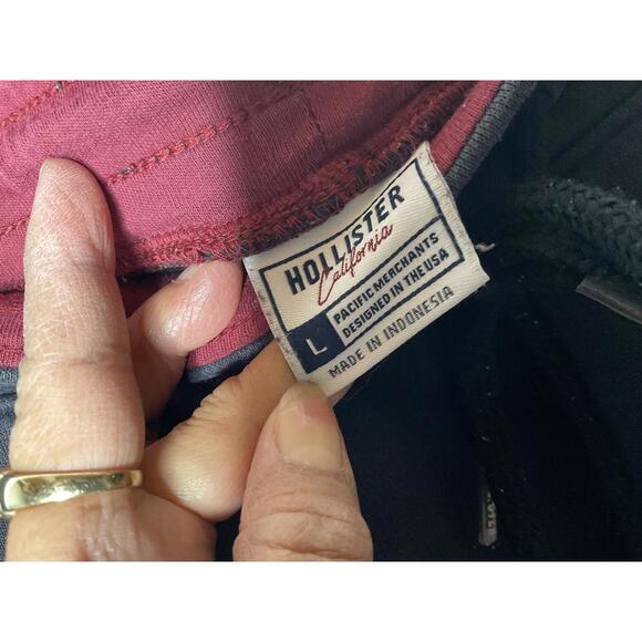 < Men’s Hollister Logo Sweat Shorts > - Picture 2 of 4